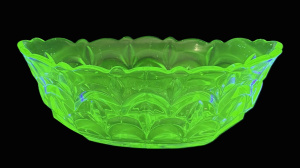 Lot 227 - Art Deco oval Uranium glass bowl with raised scalloped pattern & r Lot 227 - Art Deco oval Uranium glass bowl with raised scalloped pattern & r