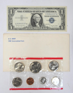 Lot 29 - Small Lot of United States of America Currency incl One Dollar Bill Sil