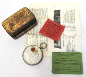 Lot 32 - c1900s Wynnes Infallible Exposure Meter with original tin - instruction Lot 32 - c1900s Wynnes Infallible Exposure Meter with original tin - instruction