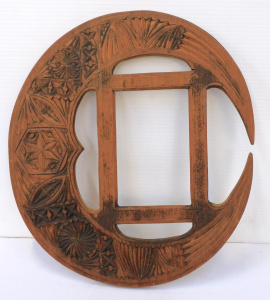Lot 97 - Vintage c1930s Australian Chip Carved Picture frame - Cresent shaped wc
