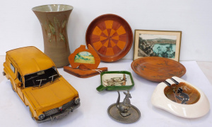 Lot 116 - Group lot of Australiana items inc Studio Anna pottery Ashtray, Linda Lot 116 - Group lot of Australiana items inc Studio Anna pottery Ashtray, Linda