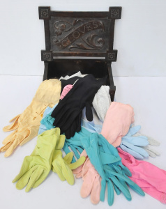 Lot 124 - Vintage Arts & Crafts Carved Wooden Lidded Glove Box & content Lot 124 - Vintage Arts & Crafts Carved Wooden Lidded Glove Box & content