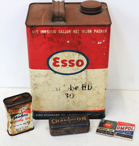 Lot 126 - 5 pcs vintage Motoring inc Esso One imperial Gallon Oil Tin, Mobil Han Lot 126 - 5 pcs vintage Motoring inc Esso One imperial Gallon Oil Tin, Mobil Han