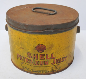 Lot 129 - Vintage Shell Petroleum Jelly Five Pound Tin - Missing Carry Handle Lot 129 - Vintage Shell Petroleum Jelly Five Pound Tin - Missing Carry Handle