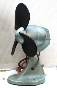 Lot 136 - 10 GEC Bullet Desk Fan w Rubber Blades MCM, finned design