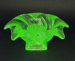 Lot 203 - Art Deco Bagley Uranium Equinox Float Bowl with flower Frog - Square b Lot 203 - Art Deco Bagley Uranium Equinox Float Bowl with flower Frog - Square b