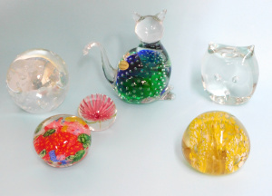 Group lot of Art Glass paperweights inc Murano Cat Clear with Blue & Green B