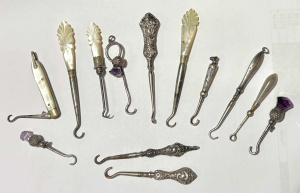 Grp c1900 button hooks incl Ssilver, mop, thistle with stones handles, pocket kn