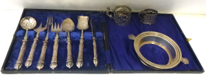 Lot 43 - Group lot of English Sterling Silver Items inc, boxed serving cutlery w Lot 43 - Group lot of English Sterling Silver Items inc, boxed serving cutlery w