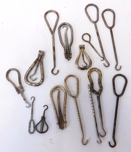 Lot 54 - Group of small Vintage Button hooks including folding