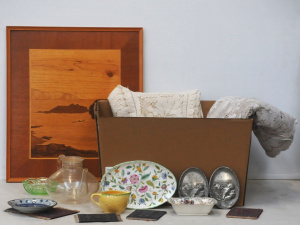 Lot 79 - Box lot - Mixed items - Linen & Lace, China & Glass incl Uraniu Lot 79 - Box lot - Mixed items - Linen & Lace, China & Glass incl Uraniu