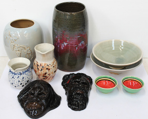 Lot 146 - Group lot - Vintage & Modern Australian Pottery & Ceramics - L Lot 146 - Group lot - Vintage & Modern Australian Pottery & Ceramics - L