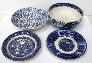 Lot 174 - 4 pces Blue & White ceramics inc Adderleys Willow pattern bowl 23c Lot 174 - 4 pces Blue & White ceramics inc Adderleys Willow pattern bowl 23c