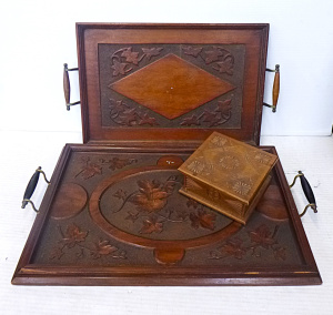 Lot 210 - Circa 1920s - 30s Australian Wooden Chip Carved Items inc, lidded box Lot 210 - Circa 1920s - 30s Australian Wooden Chip Carved Items inc, lidded box