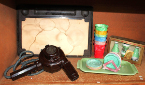 Group Lot Vintage Bakelite & Retro Plastics inc Bakelite Ormond Co Hair Drye