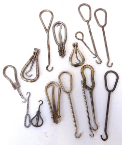 Lot 41 - Group of small Vintage Button hooks including folding
