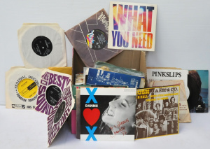 Lot 82 - Small lot of Vintage Australian 45rpm Vinyl Singles incl Mondo Rock, Un