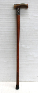 Lot 139 - Vintage Walking Stick w Horn Handle & Sterling Silver Neck plate,
