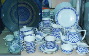 Lot 214 - Large Group 1970s Adams England Brentwood Dinner set for 6 plus inc Di