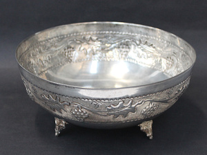 Lot 236 - Vintage 830 Continental Silver Tri footed bowl with repousse band of g