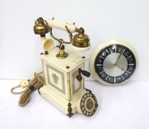 2 x Vintage Items inc, Metamec Battery Operated Zodiac Wall Clock & a Decora