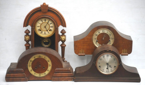 Lot 19 - 4 x Vintage Wooden Mantle Clocks incl Ansonia King Mantle Clock w Missi