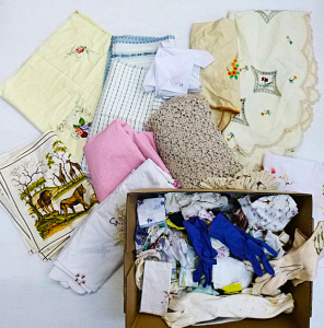 Lot 48 - 2 x boxes of Vintage Napery, Ladies Gloves & Handkerchiefs, napery Lot 48 - 2 x boxes of Vintage Napery, Ladies Gloves & Handkerchiefs, napery