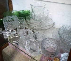 Lot 78 - Group lot Scandinavian and 1970s Glass Ware inc, green apple shaped des Lot 78 - Group lot Scandinavian and 1970s Glass Ware inc, green apple shaped des