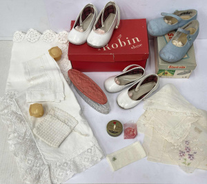 Lot 84 - Grp - linen, lace, ivorine containers, 3 x pr childs leather shoes with Lot 84 - Grp - linen, lace, ivorine containers, 3 x pr childs leather shoes with