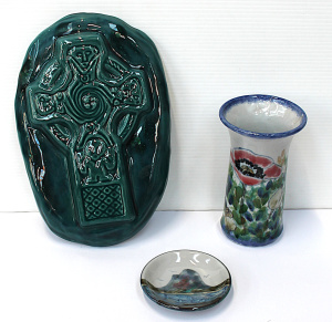 Lot 139 - 3 x pieces Scottish & Irish Pottery - Achill 'Gallen Cross' Wall P Lot 139 - 3 x pieces Scottish & Irish Pottery - Achill 'Gallen Cross' Wall P