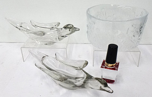 Lot 147 - Group Vintage Crystal & Glass inc, 2 x French Vannes bird bowls,