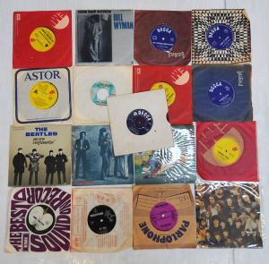 Lot 153 - Lot Vintage The Beatles & The Rolling Stones 45rpm Vinyl Singles i