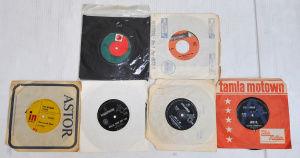 Lot 156 - Lot Vintage Mixed Australian 45rpm Vinyl Singles incl Master's Apprent