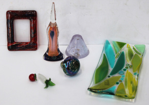 Lot 164 - Group lot Glass inc Aust Richard Clements Perfume bottle (af), English Lot 164 - Group lot Glass inc Aust Richard Clements Perfume bottle (af), English