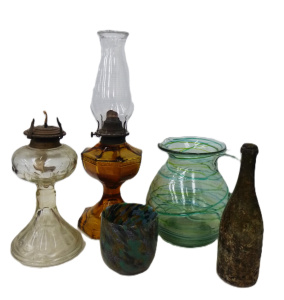 Lot 170 - Group lot Vintage and Contemporary Glass Items inc, an amber and a cle