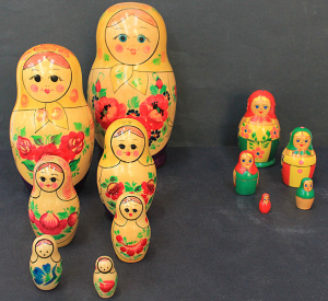 Lot 171 - 2 x Vintage Matryoshka Dolls, Hand Painted wood w floral patterns Lot 171 - 2 x Vintage Matryoshka Dolls, Hand Painted wood w floral patterns