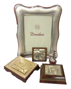 Lot 172 - Group lot Italian Hallmarked silver wooden items inc, photo frame, tr