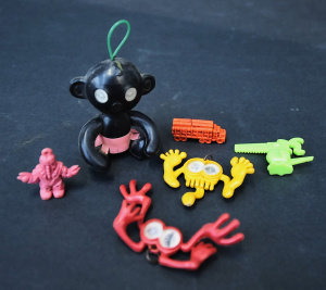 Lot 183 - Small lot 1970 80s Toy Novelties - Tooly Bird Cereal Toy, Winky Googly
