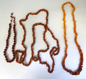 Lot 190 - 3 x Amber Necklaces inc 2 x tumbled approx 42 cm, 66cm and 140cm L