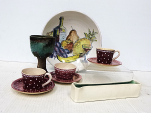 Lot 224 - Group lot Vintage Australian Pottery inc, Reg Preston hand painted bow Lot 224 - Group lot Vintage Australian Pottery inc, Reg Preston hand painted bow