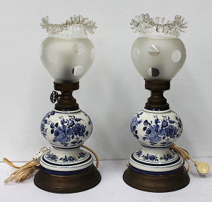 Lot 6 - Pair vintage Delftware Lamps - Blue & White ceramic with Brass Base Lot 6 - Pair vintage Delftware Lamps - Blue & White ceramic with Brass Base