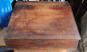 Lot 18 - Vintage Wooden Writing Slope w Lift Up Top Section - Approx 65cm W Lot 18 - Vintage Wooden Writing Slope w Lift Up Top Section - Approx 65cm W