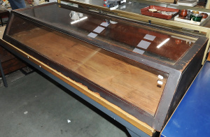 Lot 27 - Vintage Tabletop Display Cabinet w Two Doors to Rear - Approx 152cm W Lot 27 - Vintage Tabletop Display Cabinet w Two Doors to Rear - Approx 152cm W