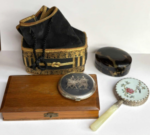 Lot 30 - Grp - Siam silver compact, tortoiseshell, wooden boxes, black suede and