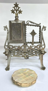 Lot 33 - Grp Vintage perfume vanity stand with mirror, perfume bottle etc, small Lot 33 - Grp Vintage perfume vanity stand with mirror, perfume bottle etc, small