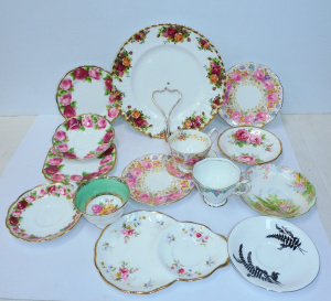 Lot 76 - Group lot Vintage Royal Albert china inc Royal Albert Serena Tennis Set