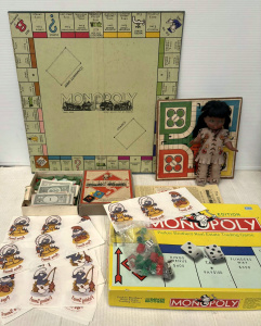 Lot 104 - Group Toys & Games - 16 sheets Smurf iron on T-Shirt transfers, vi Lot 104 - Group Toys & Games - 16 sheets Smurf iron on T-Shirt transfers, vi