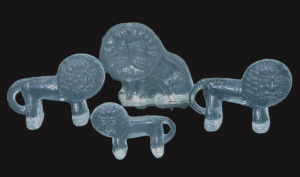 Lot 139 - 4 x Vintage Kosta Boda Lions - zoo series flat backs - Tallest 12cm H
