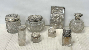 Lot 161 - 8 x pces mainly toilet accessories with hmarked S Silver lids - powder Lot 161 - 8 x pces mainly toilet accessories with hmarked S Silver lids - powder