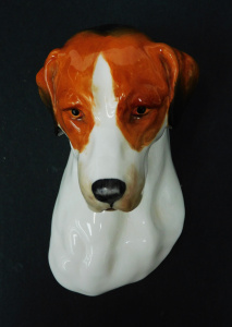Lot 177 - Vintage Royal Worcester Foxhound Wall Plaque RW3025 10cm Length